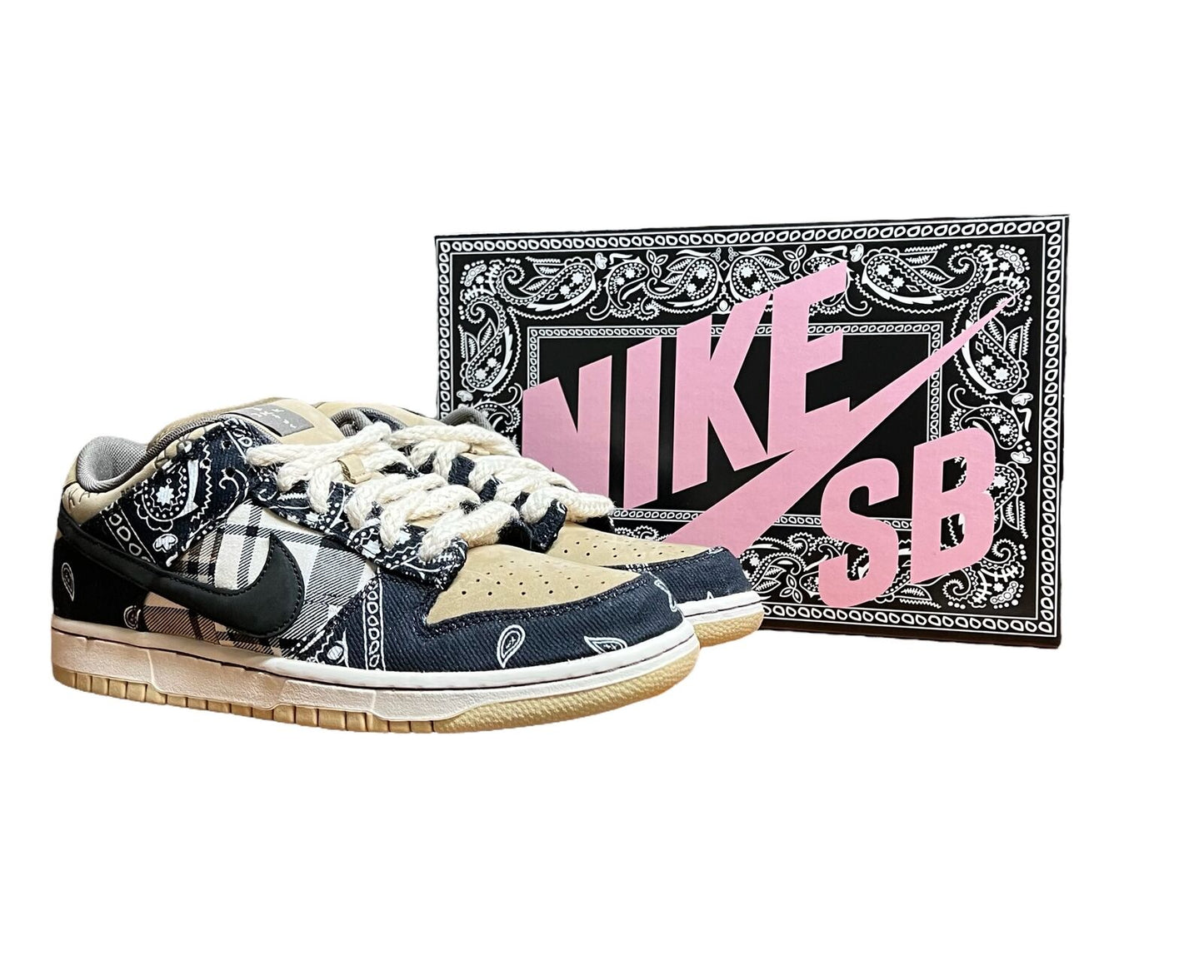 NIKE DUNK LOW SB X TRAVIS SCOTT