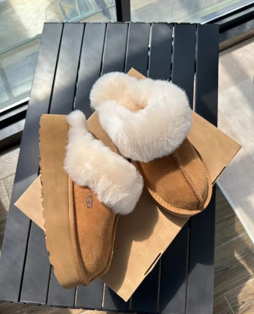 UGG