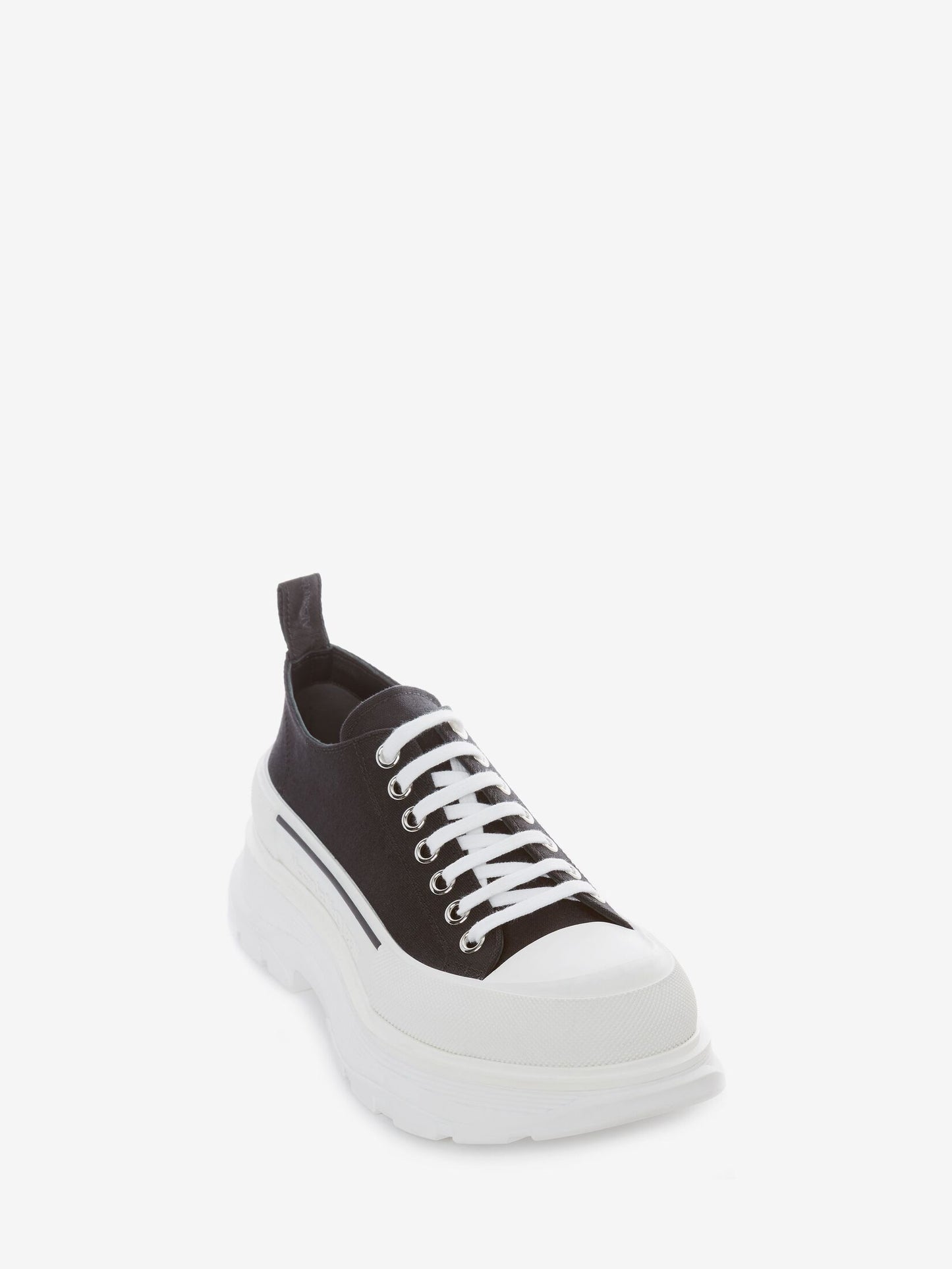 Alexander McQueens Tread Slick Lace Up in Black/white Womens